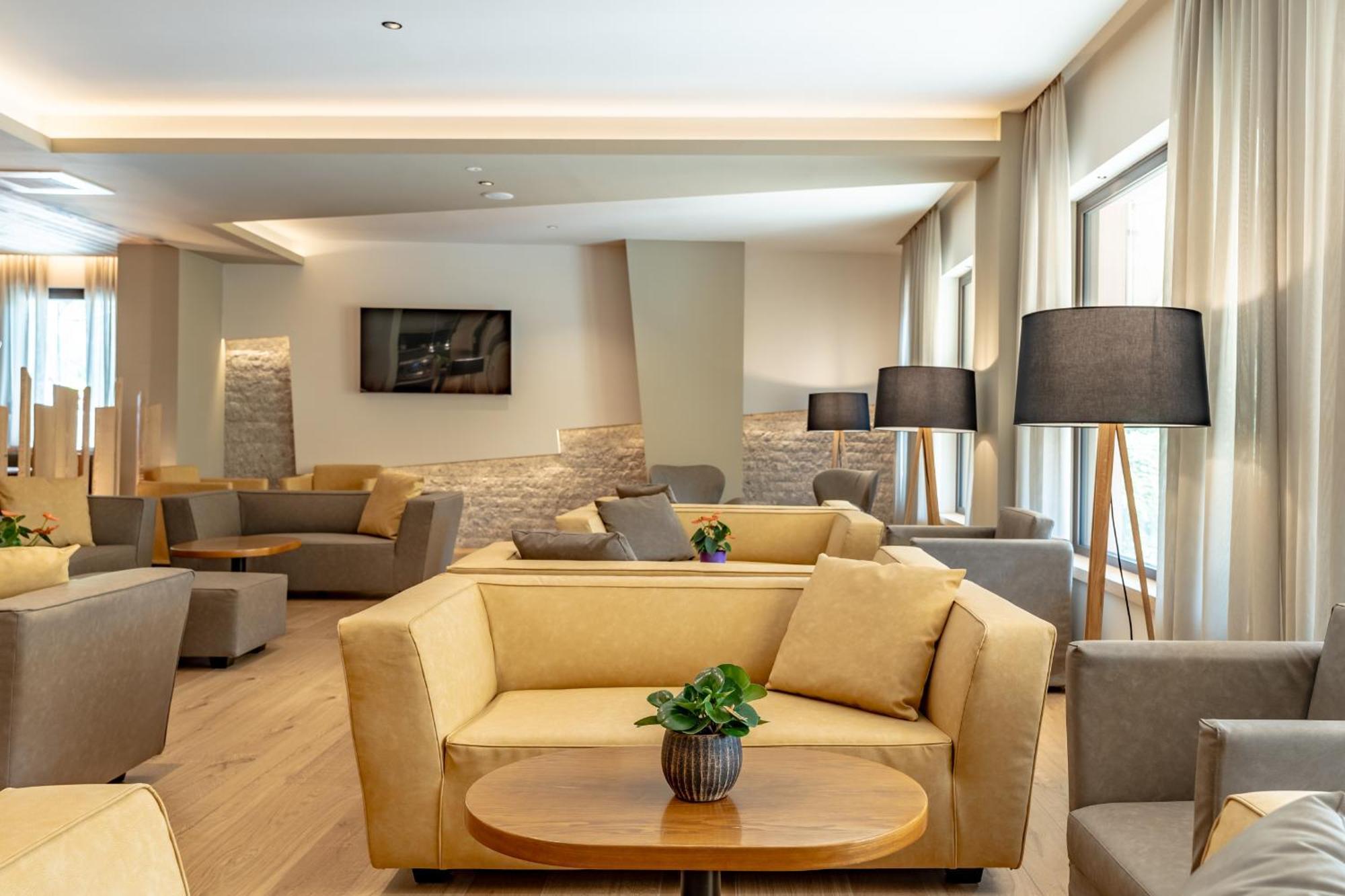 Hotel Ariston Levico Terme Exterior photo